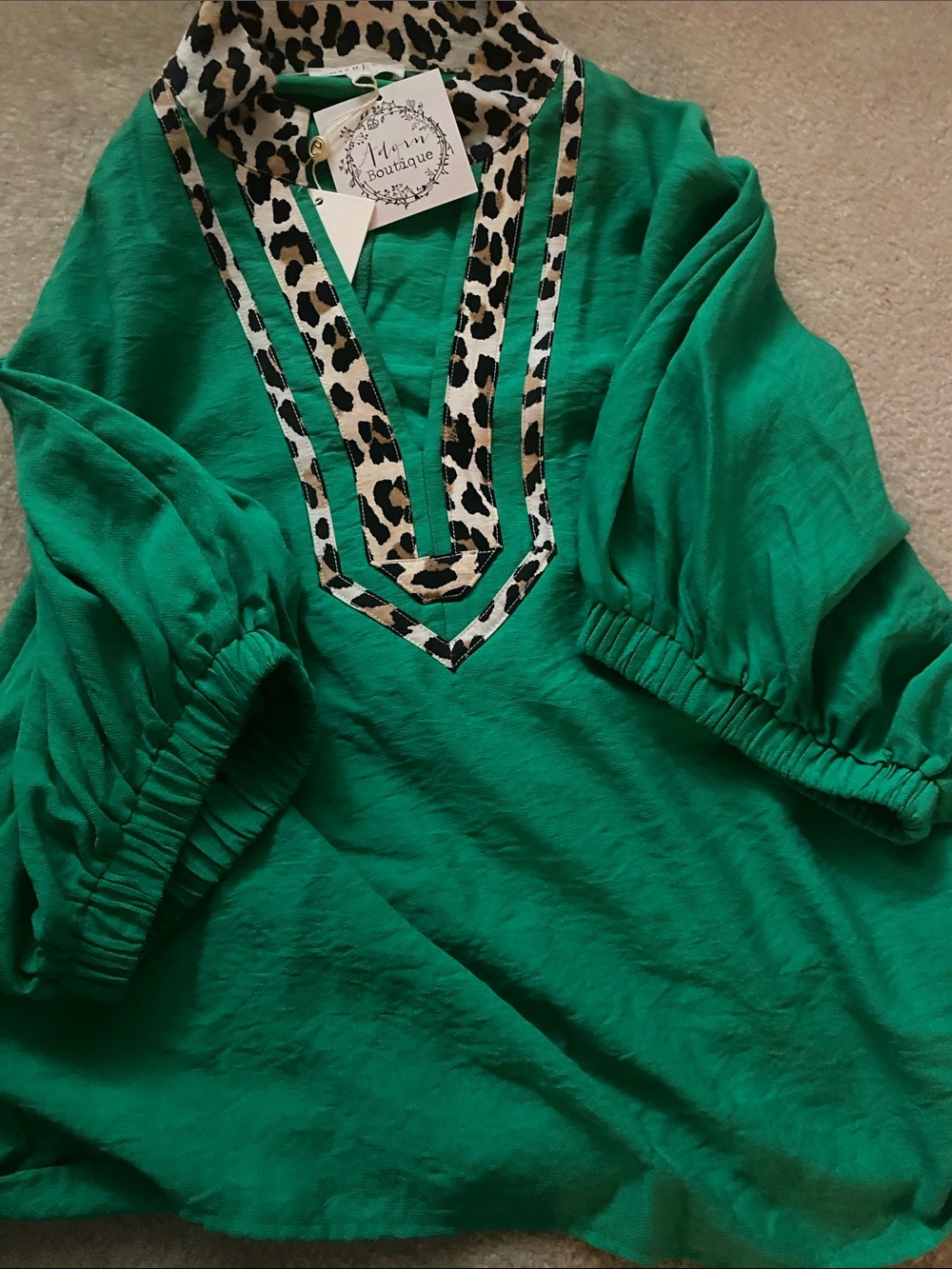 Entro  size large NWT fern with leopard trim dolman sleeve top - Picture 7 of 7